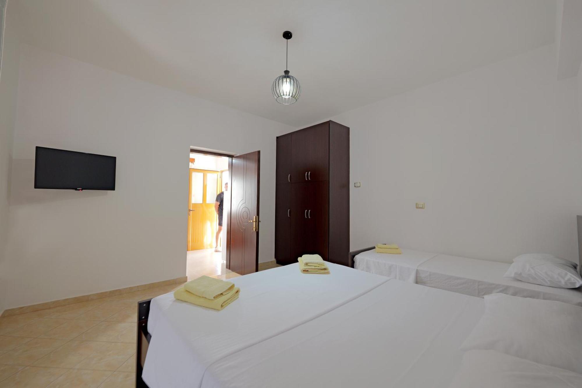 Brahimi Guest House Ksamil Exterior photo