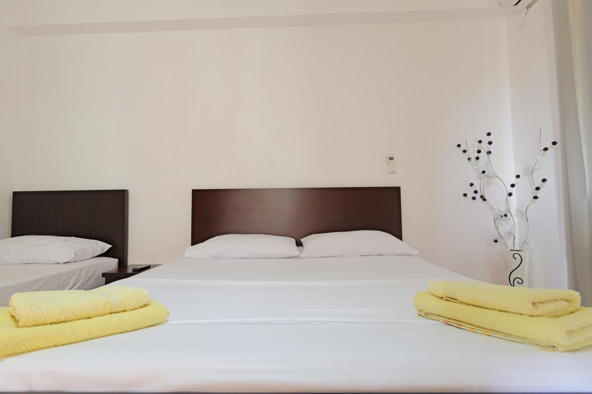 Brahimi Guest House Ksamil Exterior photo
